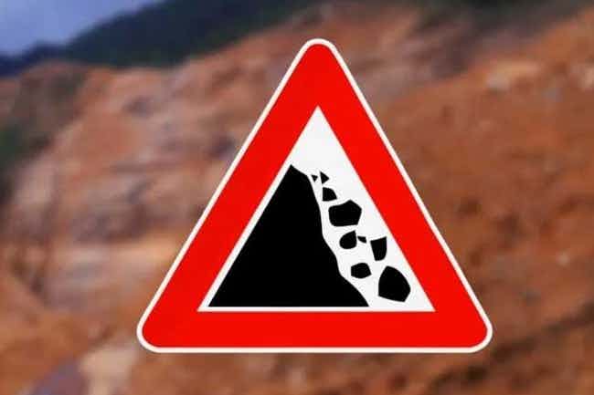 Landslide warnings for eight districts