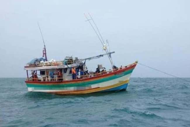 Fisherman killed, Another missing in collision off Trincomalee coast