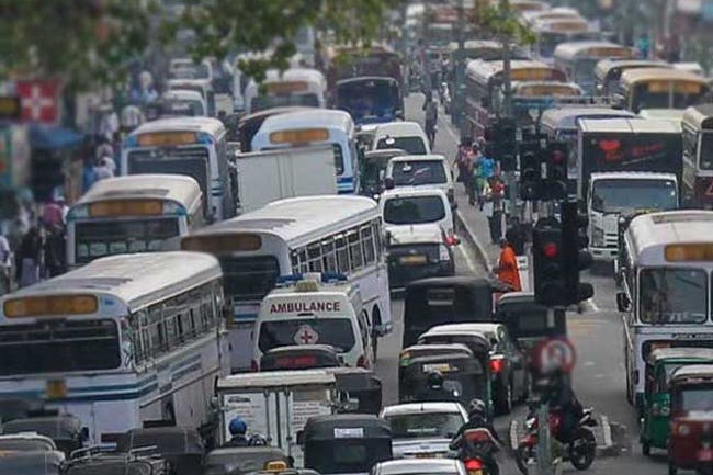 Traffic disruption on Colombo-Kandy road