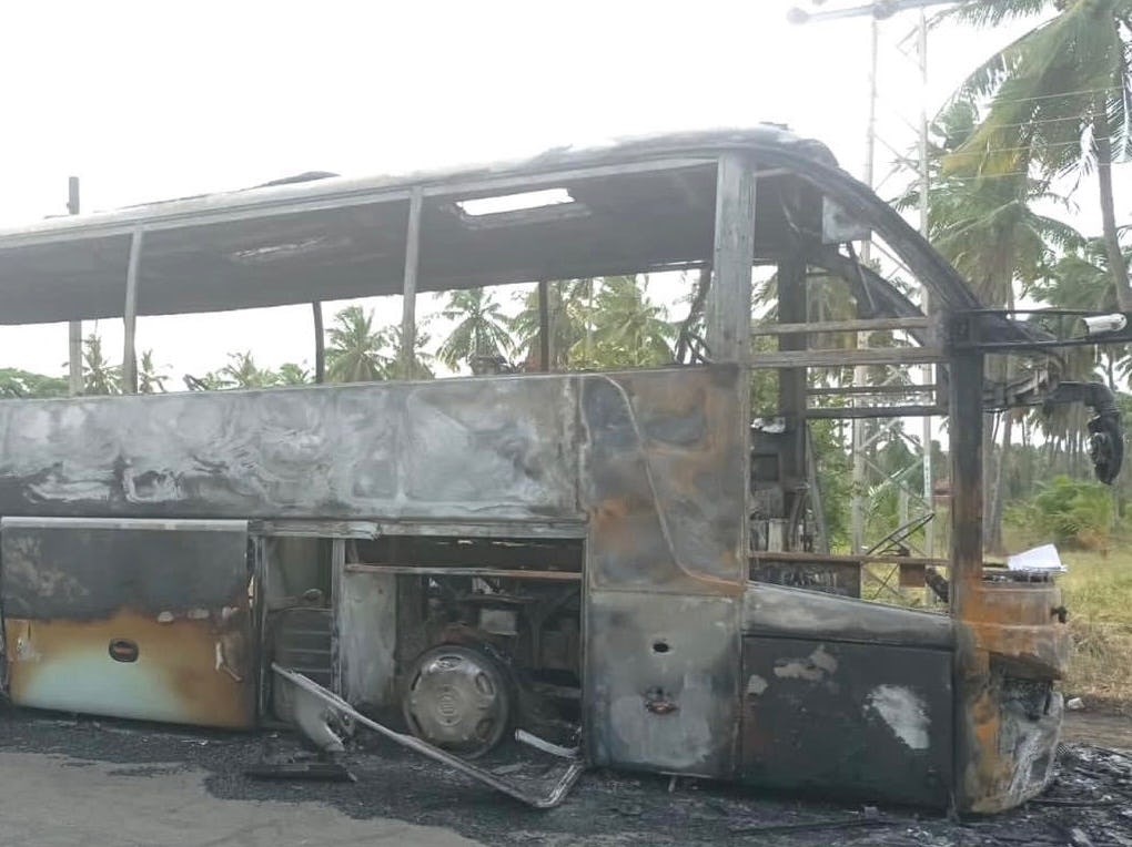 Jaffna-Colombo luxury bus catches fire, passengers unharmed