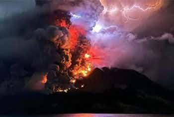 Tsunami alert in Indonesia after volcano eruptions  