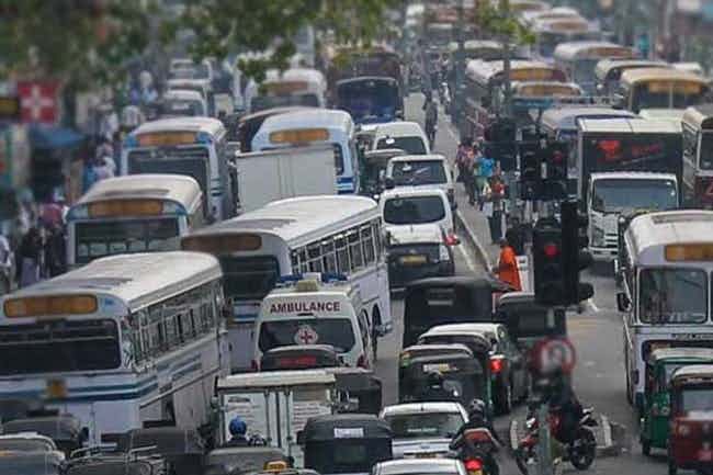 Traffic disruption on Colombo-Kandy road