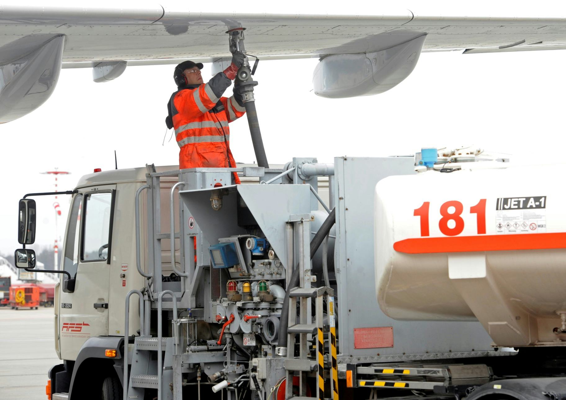 Foreign companies permitted to supply jet fuel to airlines