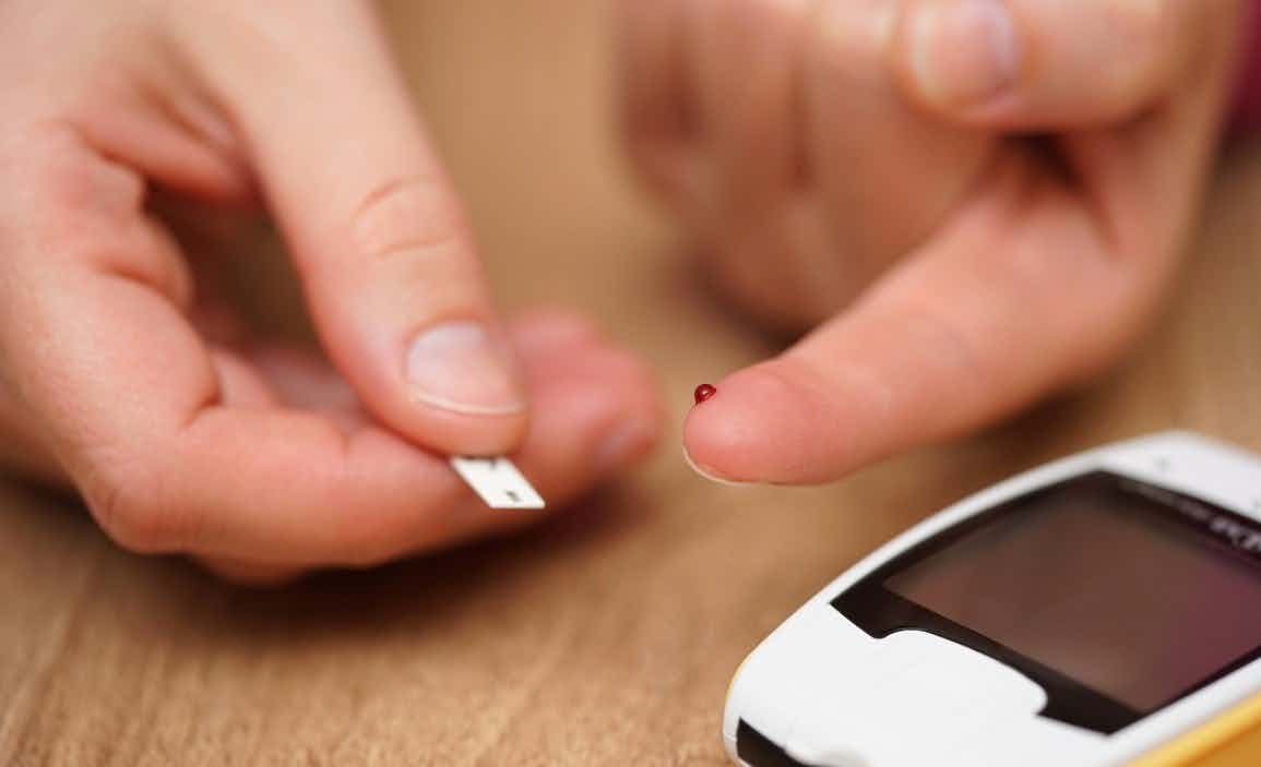 Instant blood glucose tests: Compatibility issues exacerbate shortage